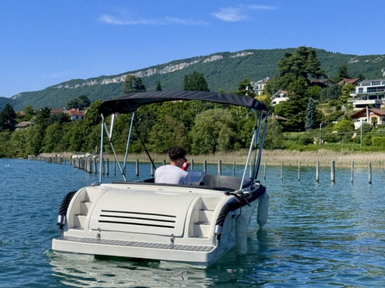 Motorboat rental with or without captain BRB Aix-les-Bains