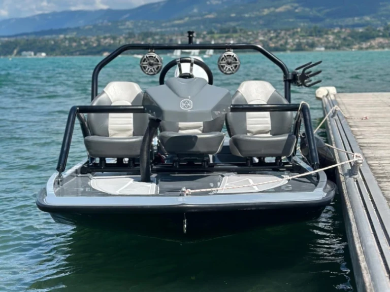 Motorboat rental in Aix-les-Bains - AWASH sport