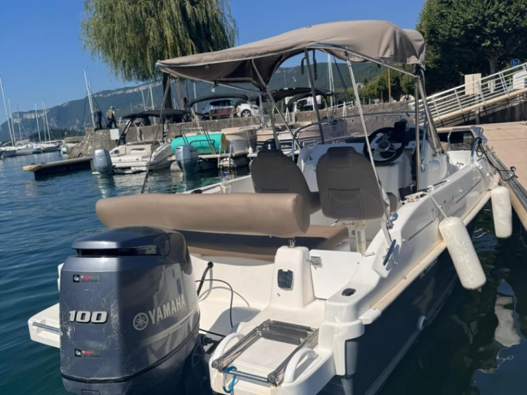 Bareboat Rental Motorboat Cap-Ferret with a boat licence