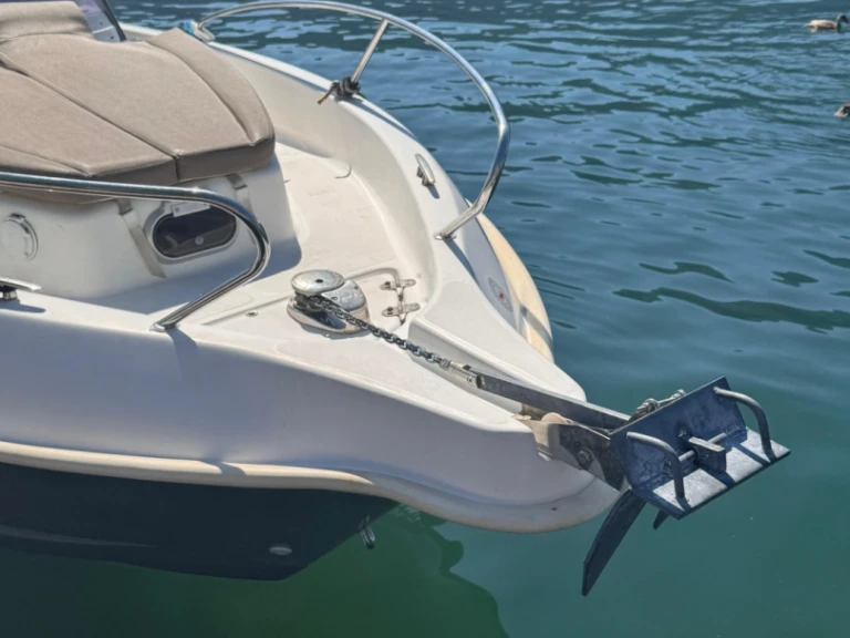Motorboat for rent Aix-les-Bains at the best price