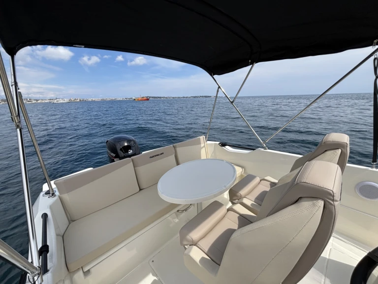 Motorboat rental with or without captain Quicksilver Cannes