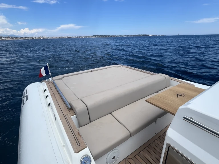 Boat rental Renier Renier R9 Tourer in Cannes on Samboat