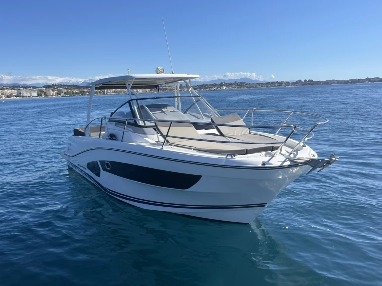 Bareboat Rental Motorboat Jeanneau with a boat licence