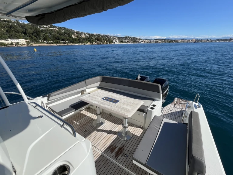 Motorboat for rent Cannes at the best price