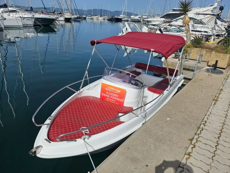 Motorboat for rent Saint-Raphaël at the best price