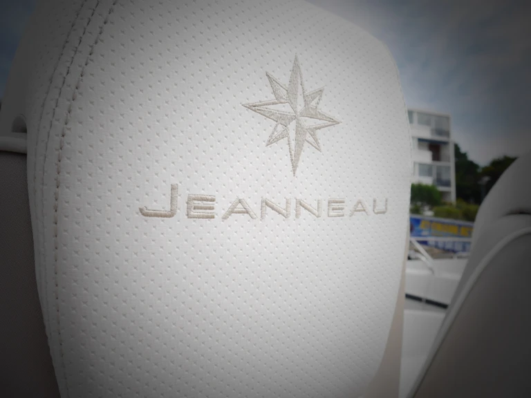 Bareboat Rental Motorboat Jeanneau with a boat licence