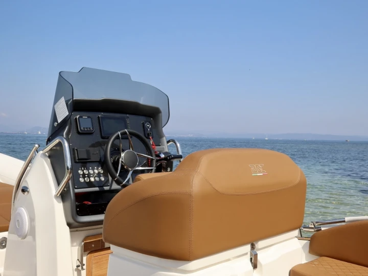 Yacht charter Hyères cheap Bsc 70 élégance