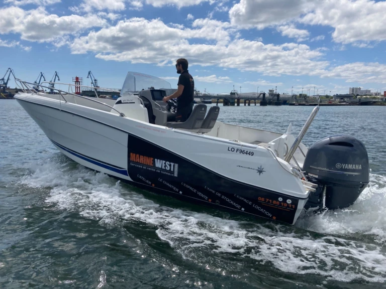 Jeanneau Cap Camarat 6.5 CC Serie 3 in Lorient on SamBoat