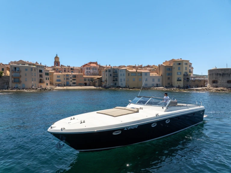 Boat rental Itama ITAMA 42 in Saint-Tropez on Samboat
