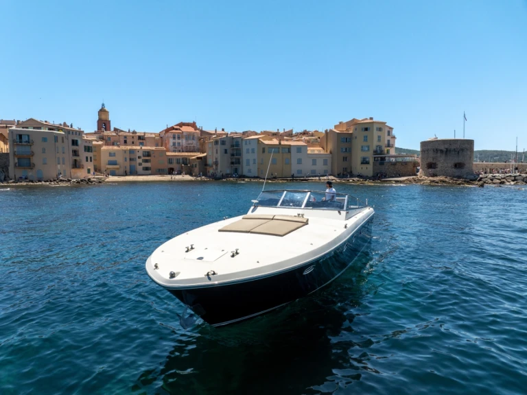 Motorboat rental with or without captain Itama Saint-Tropez