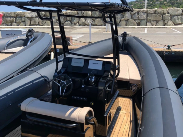 Sea Water 280 Smeralda  charter bareboat or captained in  Cogolin