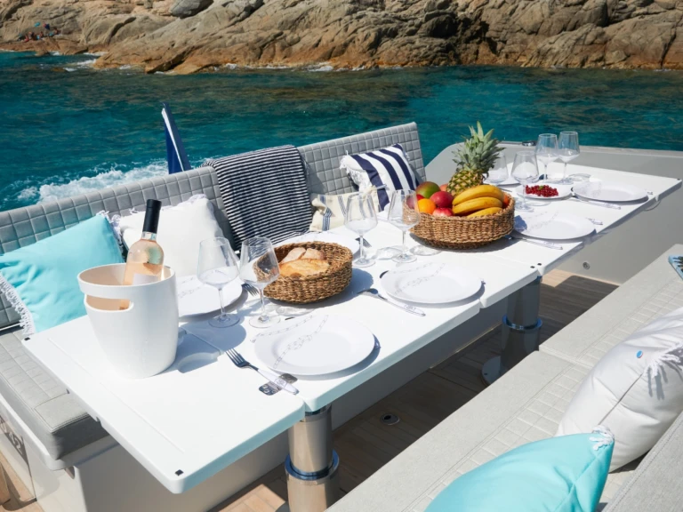 Motorboat for rent Saint-Tropez at the best price