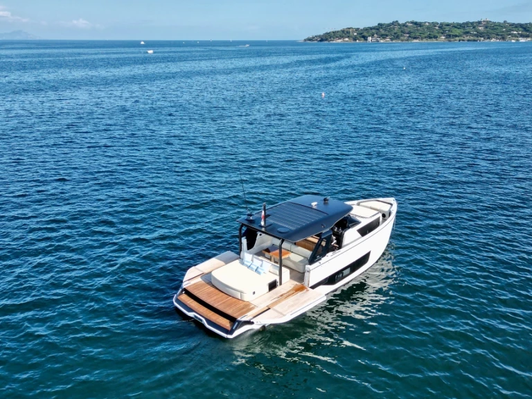 Motorboat rental with or without captain Cranchi Saint-Tropez