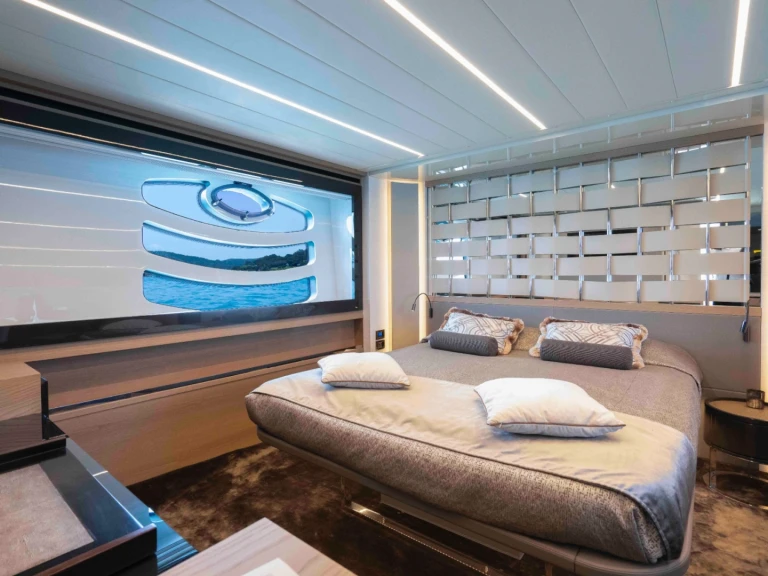 Rent a Pershing PERSHING 70 Saint-Tropez