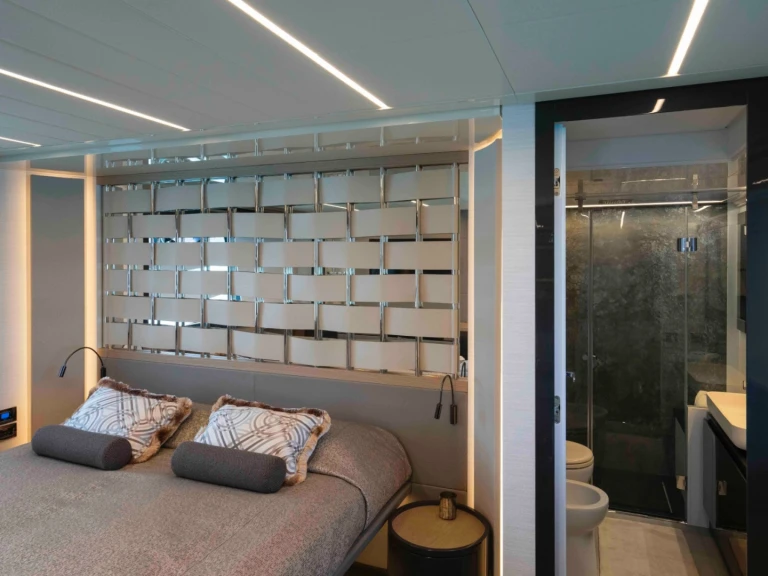 Yacht charter Saint-Tropez cheap PERSHING 70
