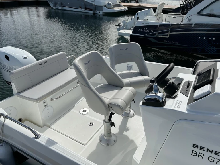 Motorboat rental with or without captain Bénéteau Brest