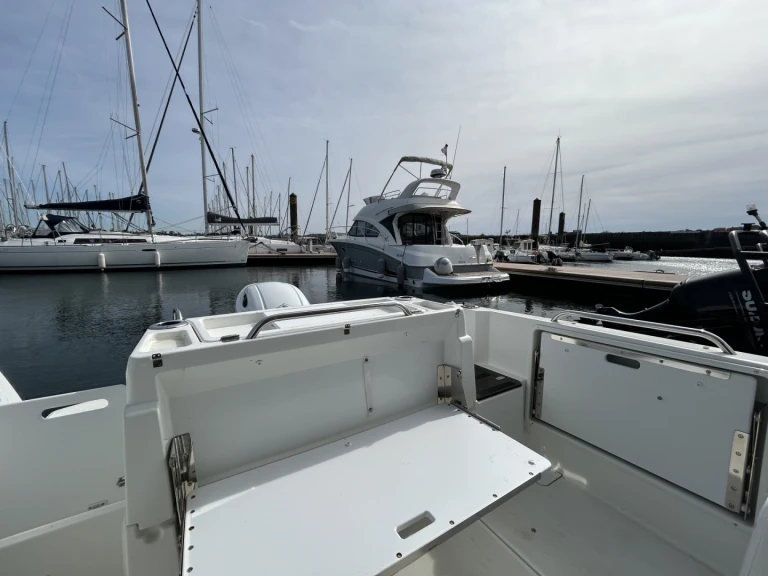 Rent a Bénéteau Antares 7 Brest