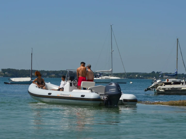 RIB rental in Arradon - Capelli Tempest 625 Easy