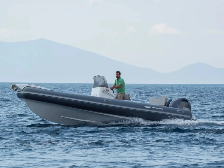 Boat rental Motonautica-Vesuviana MV 700 in Marseille on Samboat