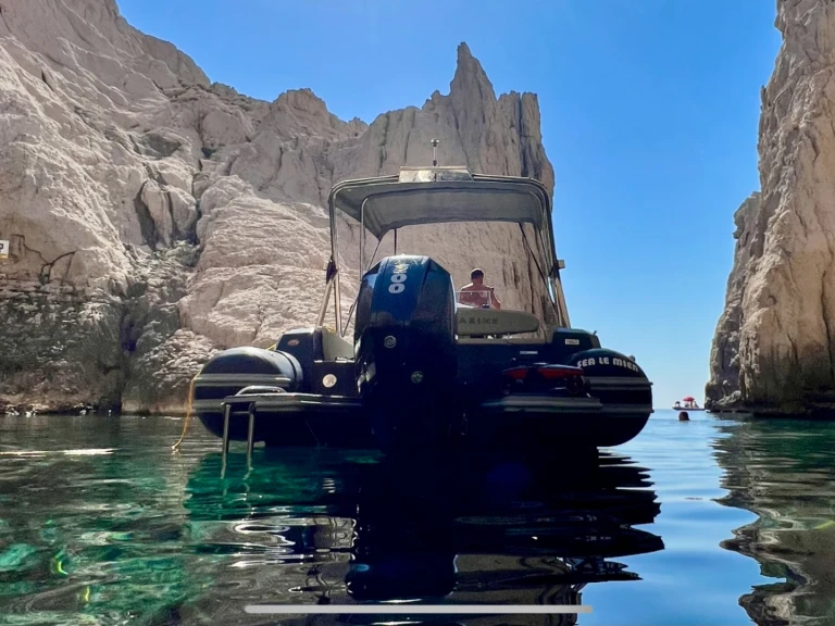 Bareboat Rental RIB Motonautica-Vesuviana with a boat licence