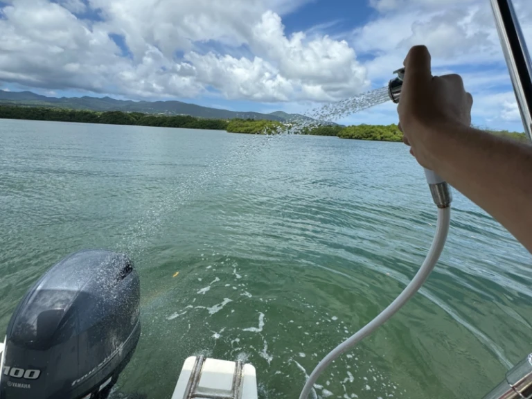 Motorboat for rent Sainte-Rose at the best price