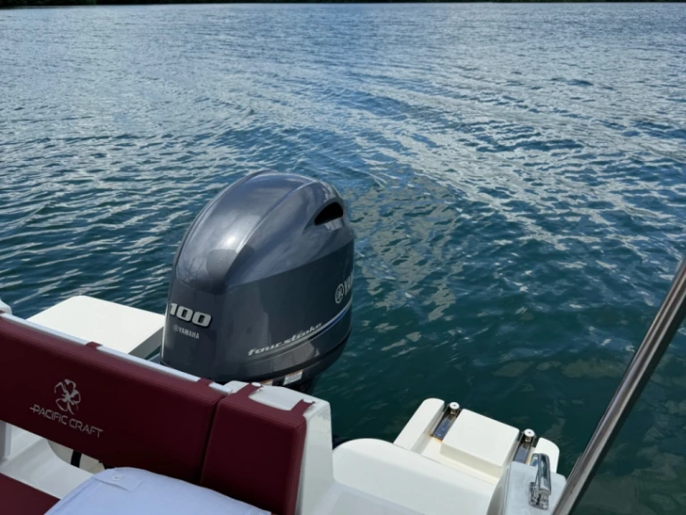 Bareboat Rental Motorboat Pacific Craft with a boat licence