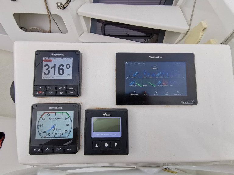 Yacht charter Mahón cheap Catana 53