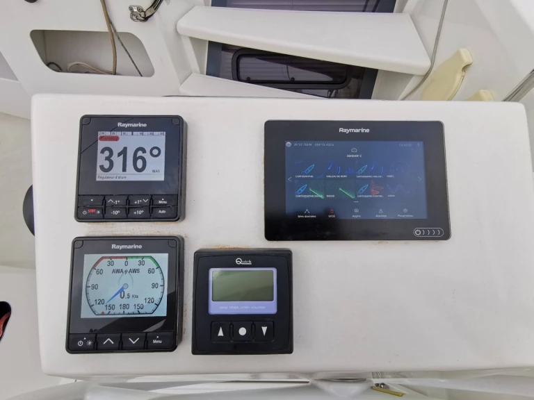 Yacht charter Mahón cheap Catana 53