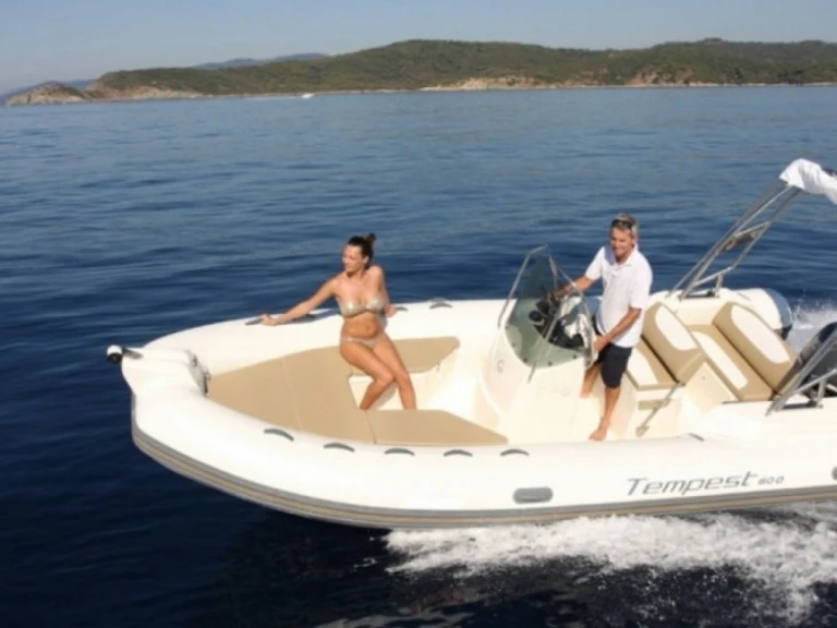 RIB rental in Portigliolo - Capelli Tempest 600