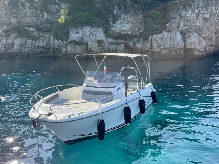 Motorboat rental in Antibes - Jeanneau Cap Camarat 6.5 CC Serie 3