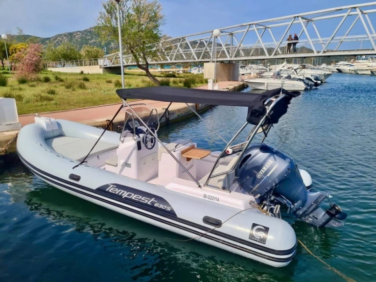 Rent a Capelli Tempest 630 Saint-Florent