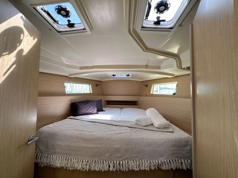 Bénéteau Oceanis 41.1 charter bareboat or captained in  Cambrils