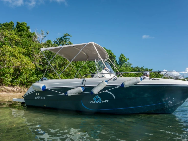 Rent a Pacific Craft Pacific Craft 545 Open Port-Louis