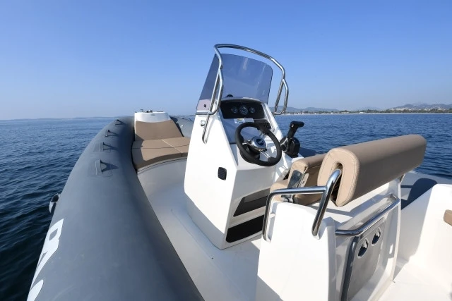 Boat rental Bwa BWA 22 GTO in La Trinité-sur-Mer on Samboat