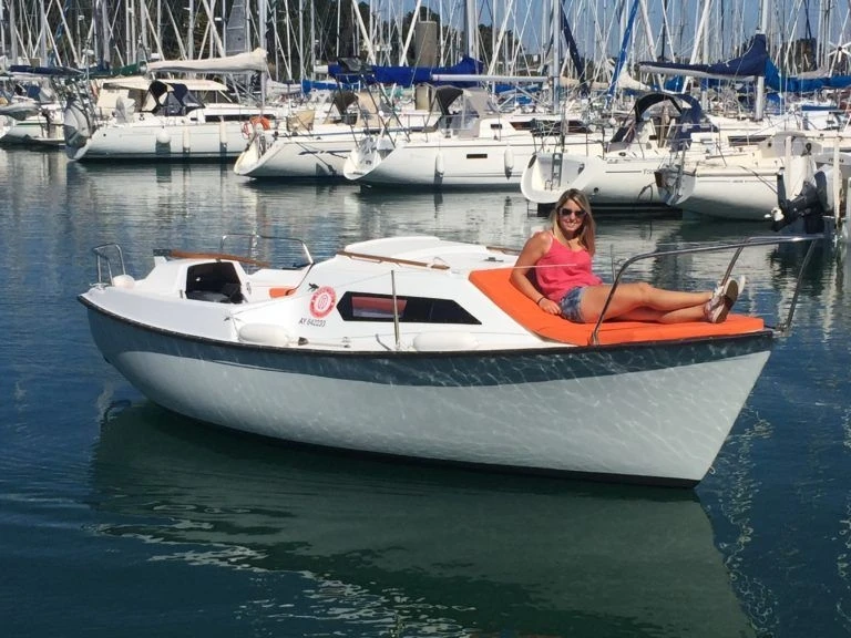 Motorboat for rent La Trinité-sur-Mer at the best price