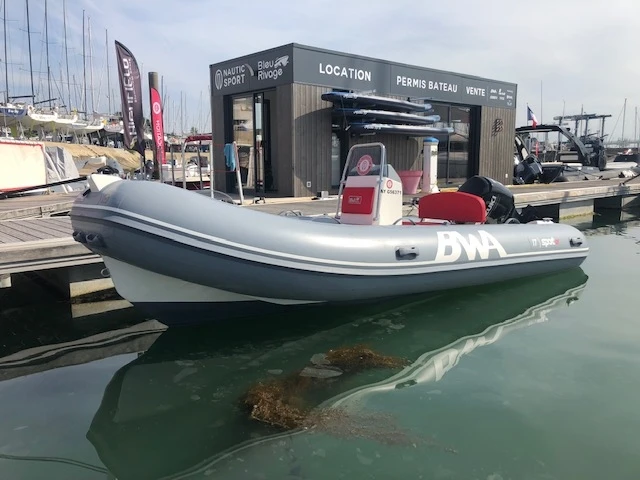 Bwa Sport 17 charter bareboat or captained in  La Trinité-sur-Mer