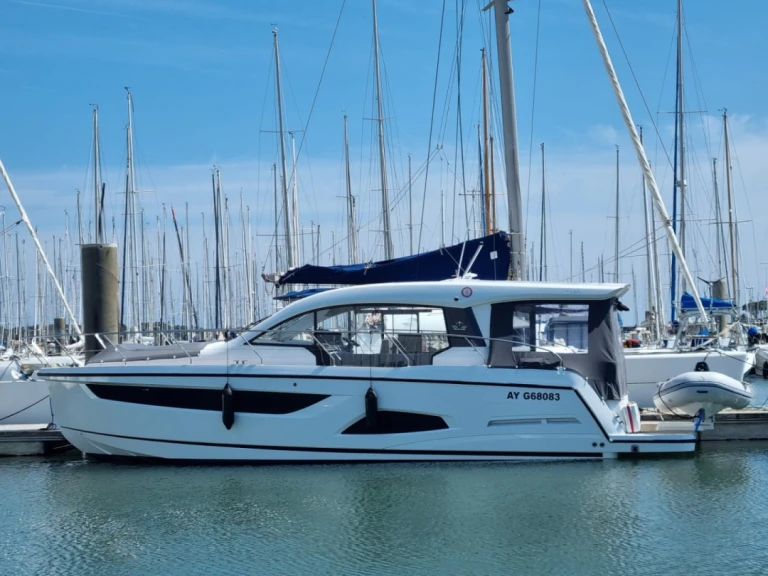 Motorboat rental with or without captain Sealine La Trinité-sur-Mer