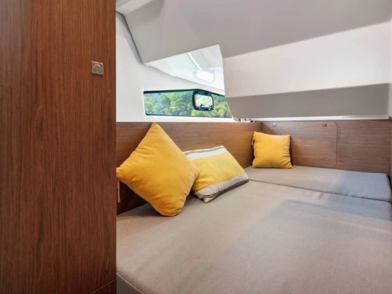 Yacht charter La Trinité-sur-Mer cheap Merry Fisher 1095