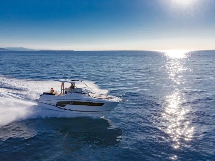 Rent a Jeanneau Cap Camarat 10.5 WA série 2 La Trinité-sur-Mer