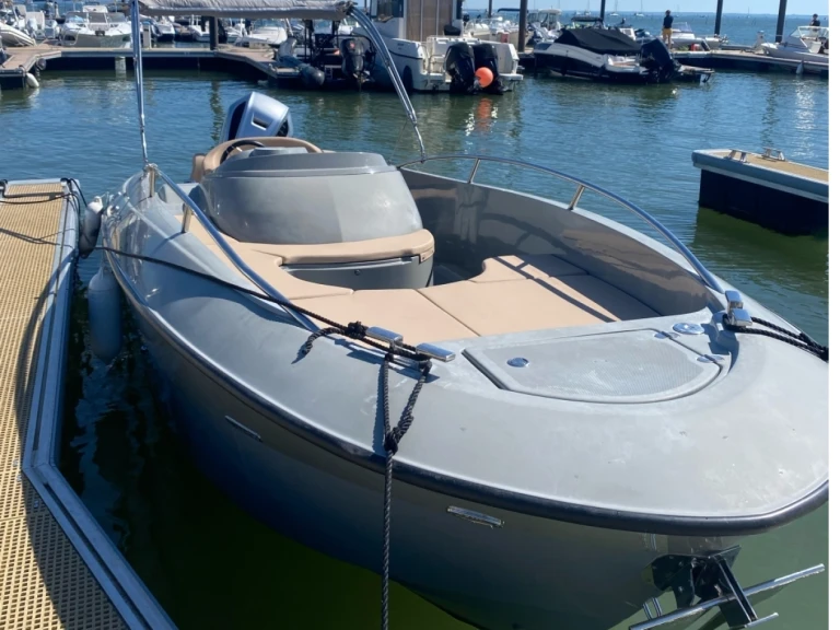 Bareboat Rental Motorboat Aquarius with a boat licence