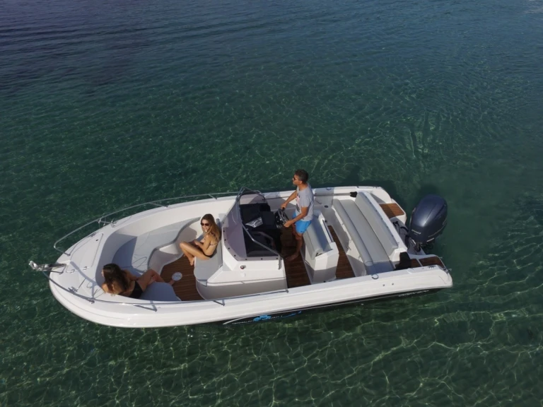 Pacific Craft Pacific Craft 670 Open Trendy charter bareboat or captained in  Piraillan