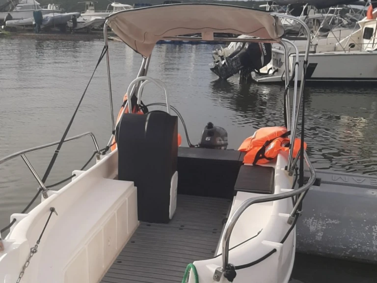 Rent a Whaly Whaly 450 Le François