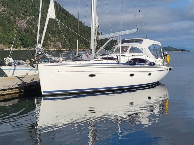 Rent a Bavaria Bavaria 44 Vision Hjellestad