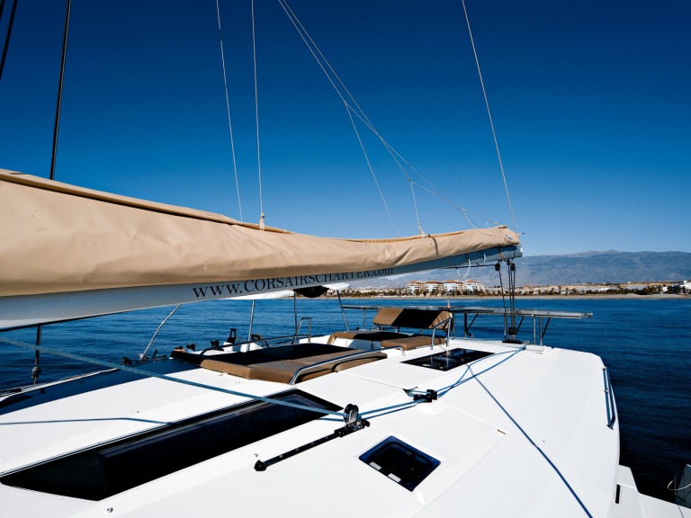 Catamaran rental in Sant Antoni de Portmany - Fountaine Pajot Helia 44