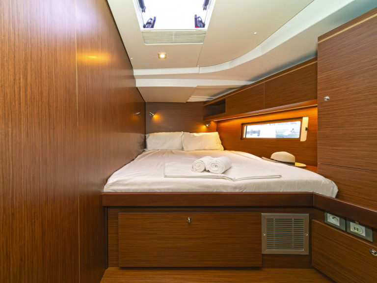Bénéteau Oceanis 51.1 in Deme of Volos on SamBoat