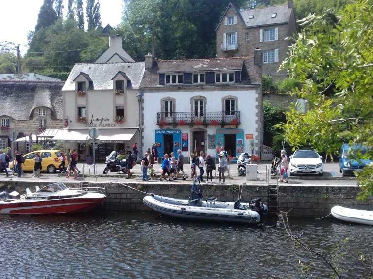 Rent a Zodiac ZODIAC PRO 6.5 Port-Louis