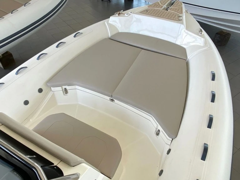 Capelli Tempest 900 in Port de Saint-Cyprien Méditerranée on SamBoat