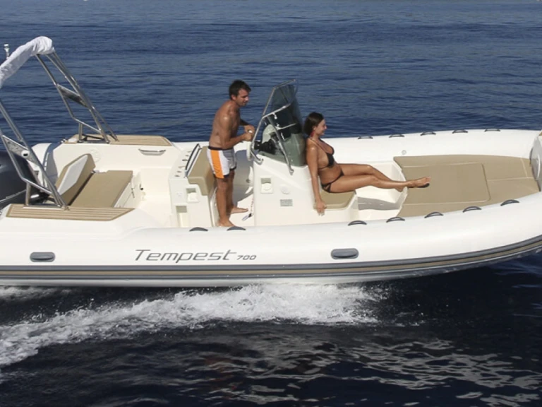 Rent a Capelli Tempest 700 Porto-Vecchio