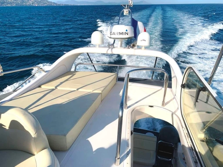 Motorboat rental with or without captain Azimut Cogolin