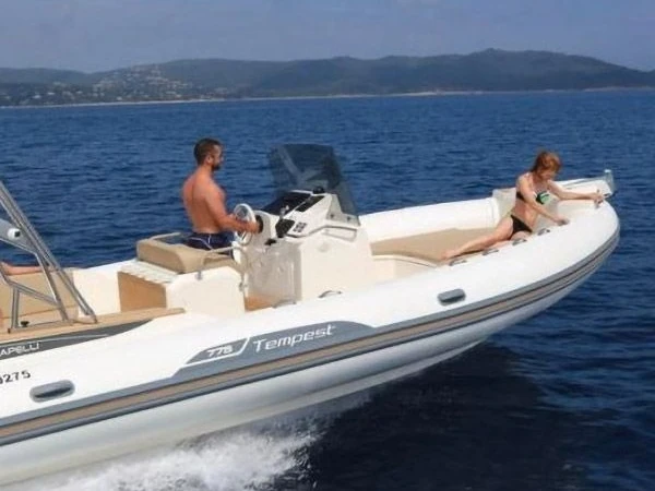 Bareboat Rental RIB Capelli with a boat licence